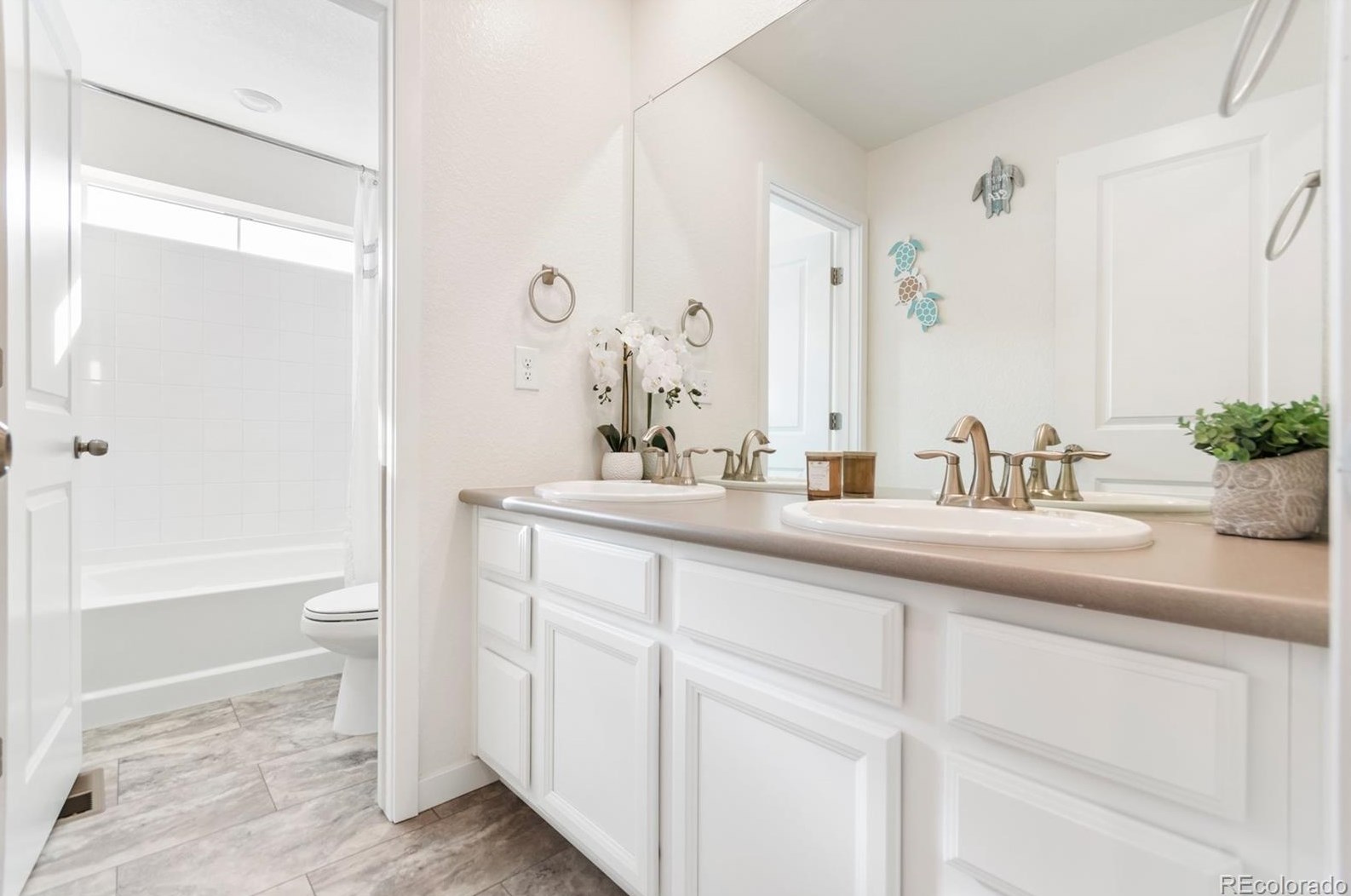 9403 Sedalia St, Denver CO  80022-8854 exterior