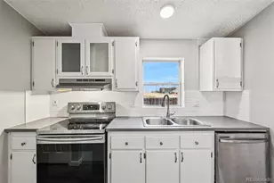 7041 Ash Ct, Commerce City, CO 80022 - Photo 2