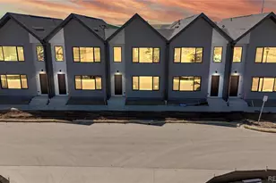 909 Edge Cir, Longmont, CO 80501 - Photo 2