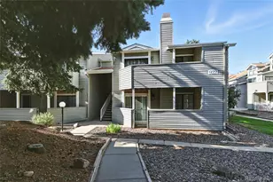 922 S Walden St, Aurora, CO 80017 - Photo 2