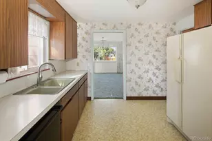 1041 Florence St, Aurora, CO 80010 - Photo 4
