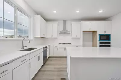 9255 Telluride Court, Commerce City, CO 80022 - Photo 6