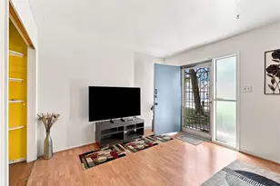 147 Paris Cir, Aurora, CO 80011 - Photo 2