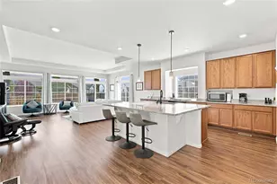 58 S Oak Hill Ct, Aurora, CO 80018 - Photo 2