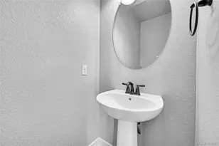 10539 E 25th Dr, Aurora, CO 80010 - Photo 32