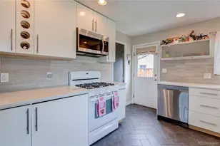 705 Newark St, Aurora, CO 80010 - Photo 6
