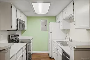 942 S Walden St, Aurora, CO 80017 - Photo 6