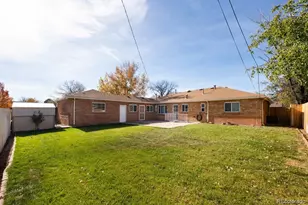 702 Scranton Ct, Aurora, CO 80011 - Photo 34