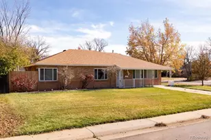 702 Scranton Ct, Aurora, CO 80011 - Photo 2
