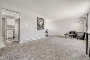 2556 S Cimarron St, Aurora, CO 80014 - Photo 4