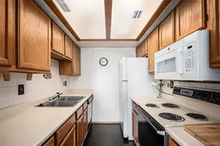 19192 E Wyoming Pl, Aurora, CO 80017 - Photo 8