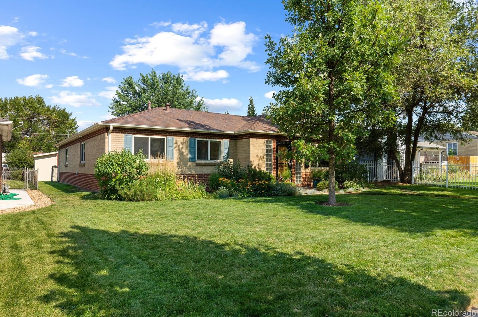 3070 Dexter St, Denver, CO 80207-2645