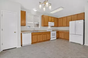 1201 S Fultondale Ct, Aurora, CO 80018 - Photo 8
