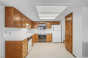 2868 S Heather Gardens Way, Aurora, CO 80014 - Photo 4