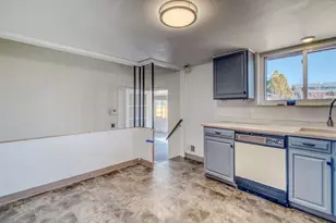 4994 Scranton Ct, Denver, CO 80239 - Photo 10