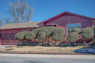 4994 Scranton Ct, Denver, CO 80239 - Photo 2