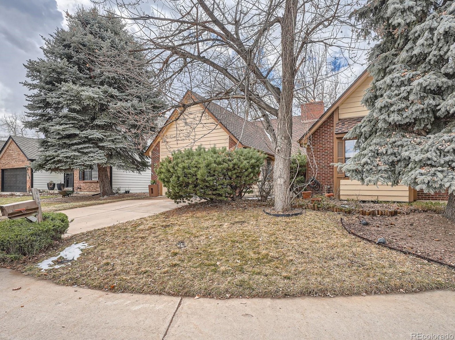 12100 Villanova Dr, Denver, CO 80014-1902