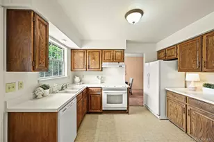 8862 E Amherst Dr, Denver, CO 80231 - Photo 10