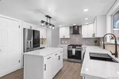 2042 S Moline Way, Aurora, CO 80014 - Photo 14