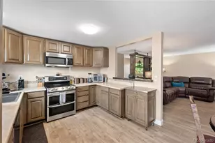 4264 S Biscay Cir, Aurora, CO 80013 - Photo 4