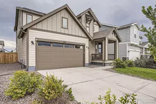 806 White Crow St, Aurora, CO 80018 - Photo 2