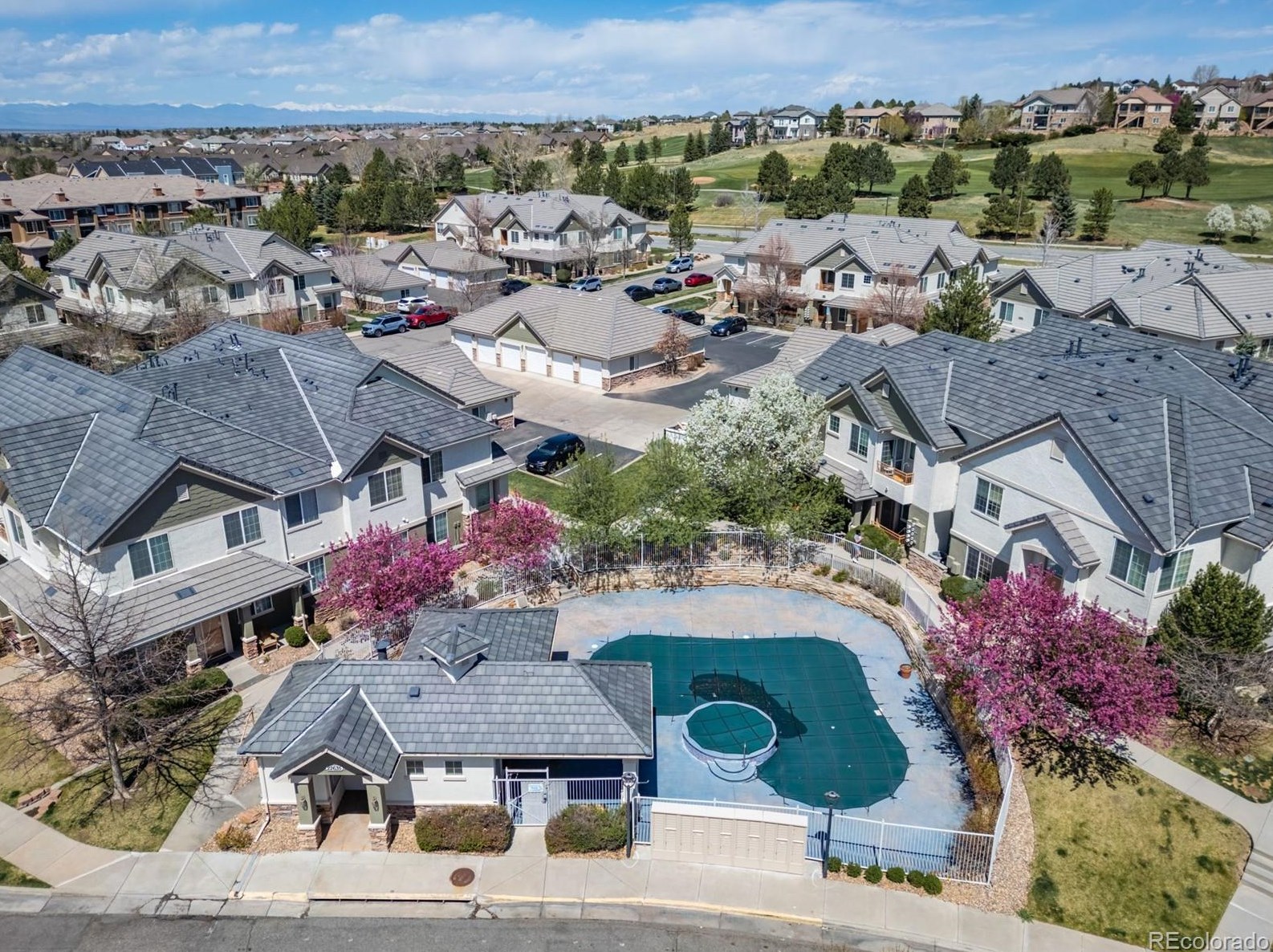 22520 Ontario Dr, Aurora CO 80016-2720 exterior