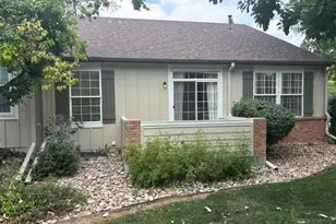 847 S Evanston Cir, Aurora, CO 80012 - Photo 4