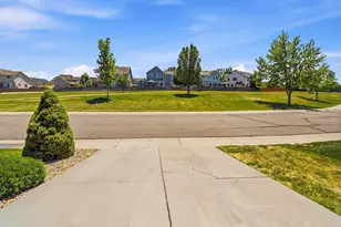 3261 E 102nd Ct, Thornton, CO 80229 - Photo 2