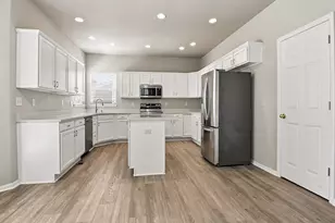 3261 E 102nd Ct, Thornton, CO 80229 - Photo 8