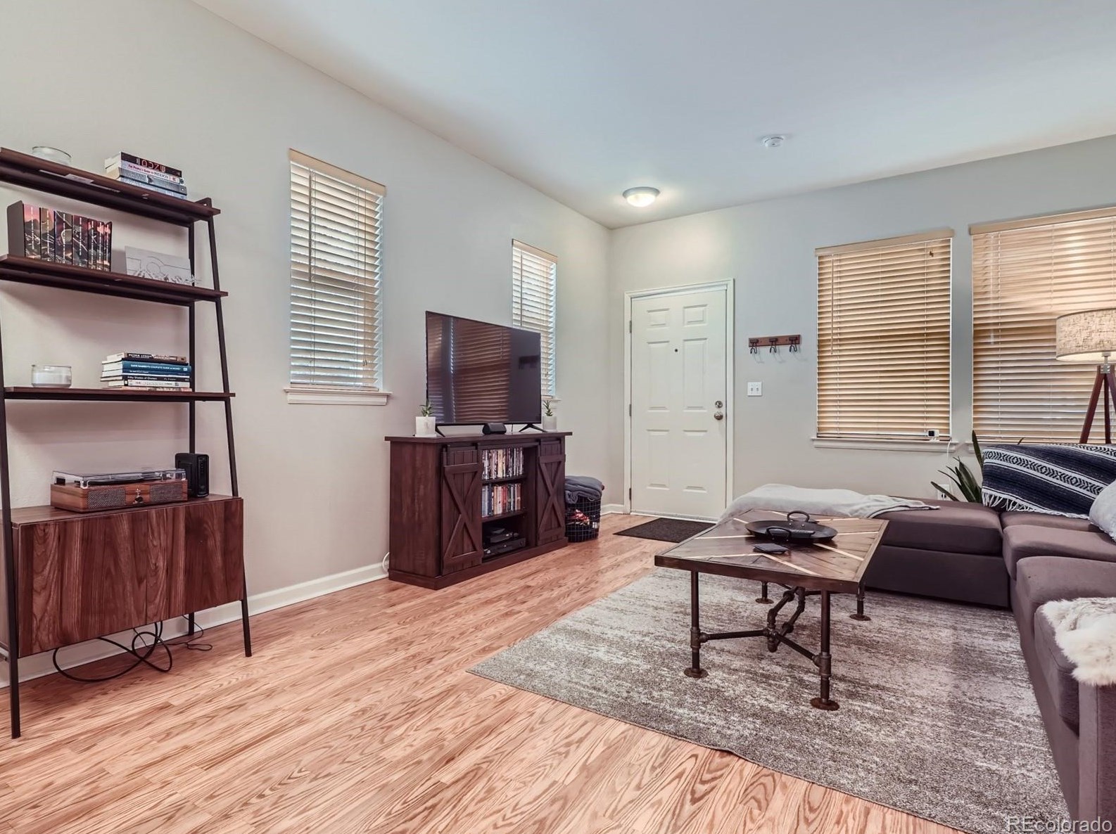 2743 Roslyn St, Denver CO  80231-6050 exterior
