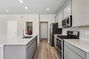 9136 Rifle St, Commerce City, CO 80022 - Photo 8