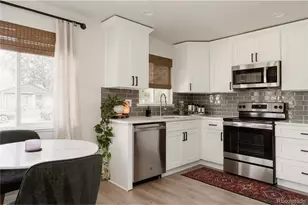 3233 Jasmine St, Denver, CO 80207 - Photo 6