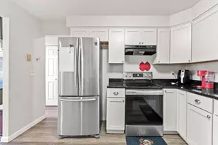 1662 Biscay Cir, Aurora, CO 80011 - Photo 8