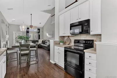 7153 S Versailles Way, Aurora, CO 80016 - Photo 8