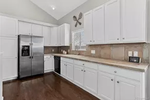 7153 S Versailles Way, Aurora, CO 80016 - Photo 6