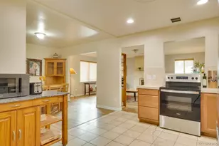 761 Troy St, Aurora, CO 80011 - Photo 16