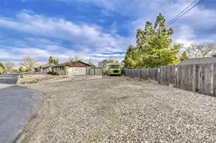 10220 Carmody Ln, Lakewood, CO 80227 - Photo 4