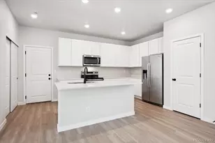 4581 N Versailles Way, Aurora, CO 80019 - Photo 10