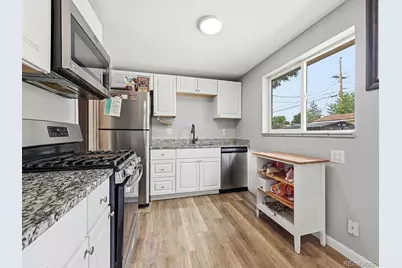 556 Elmira Street, Aurora, CO 80010 - Photo 8