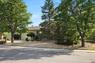 893 S Oswego Ct, Aurora, CO 80012 - Photo 2