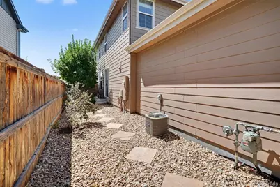 10139 E 25th Drive, Aurora, CO 80010 - Photo 18