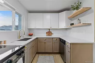 1558 S Laredo Ct, Aurora, CO 80017 - Photo 6