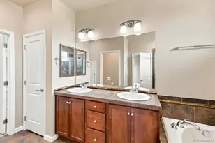 7821 Vallagio Ln, Englewood, CO 80112 - Photo 18