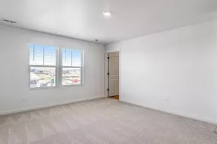 697 N Ukraine St, Aurora, CO 80018 - Photo 18