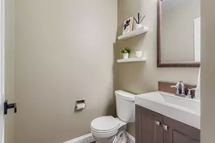 9477 S Hackberry Ln, Highlands Ranch, CO 80129 - Photo 14