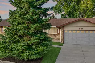949 Mountain View Dr, Castle Rock, CO 80104 - Photo 2