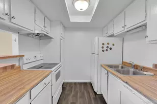 908 S Walden Way, Aurora, CO 80017 - Photo 8