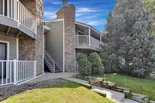 908 S Walden Way, Aurora, CO 80017 - Photo 2