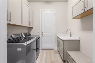 21996 E Allenspark Pl, Aurora, CO 80016 - Photo 34