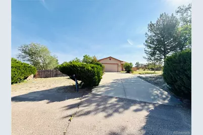 910 S Elgin Court, Pueblo, CO 81007 - Photo 2